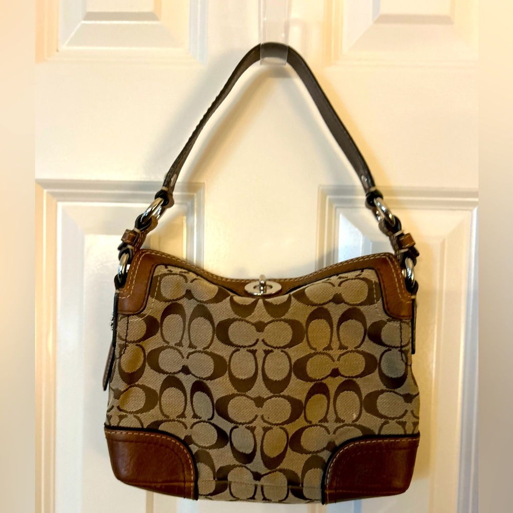 2009 Coach Shoulder Bag in great condition!